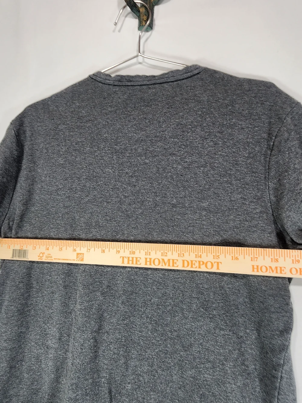 Banana Republic Men's Luxe Touch Performance Tee Gray Crewneck T-Shirt Size L